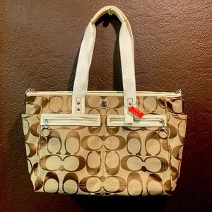 ❣️SOLD❣️NWOT Coach Tote Bag 🤎⚪️👜